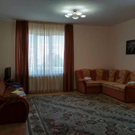 Apartments Domovik Просторная Квартира С Видом На Горы ムカチェヴォ エクステリア 写真