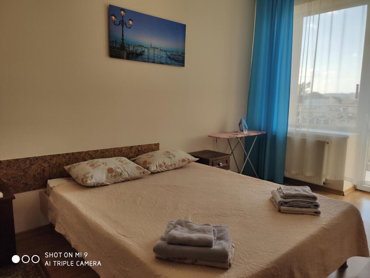 Apartments Domovik Просторная Квартира С Видом На Горы ムカチェヴォ エクステリア 写真