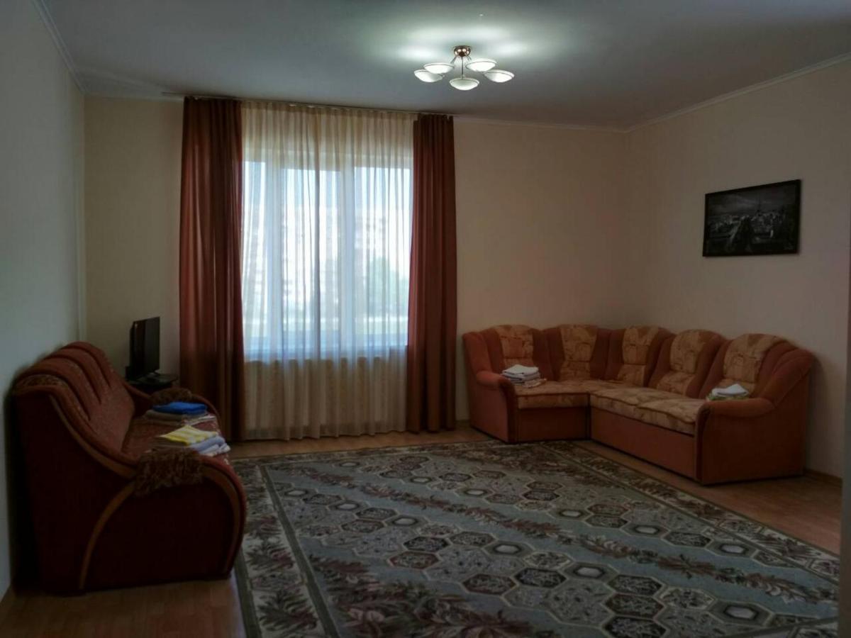 Apartments Domovik Просторная Квартира С Видом На Горы ムカチェヴォ エクステリア 写真