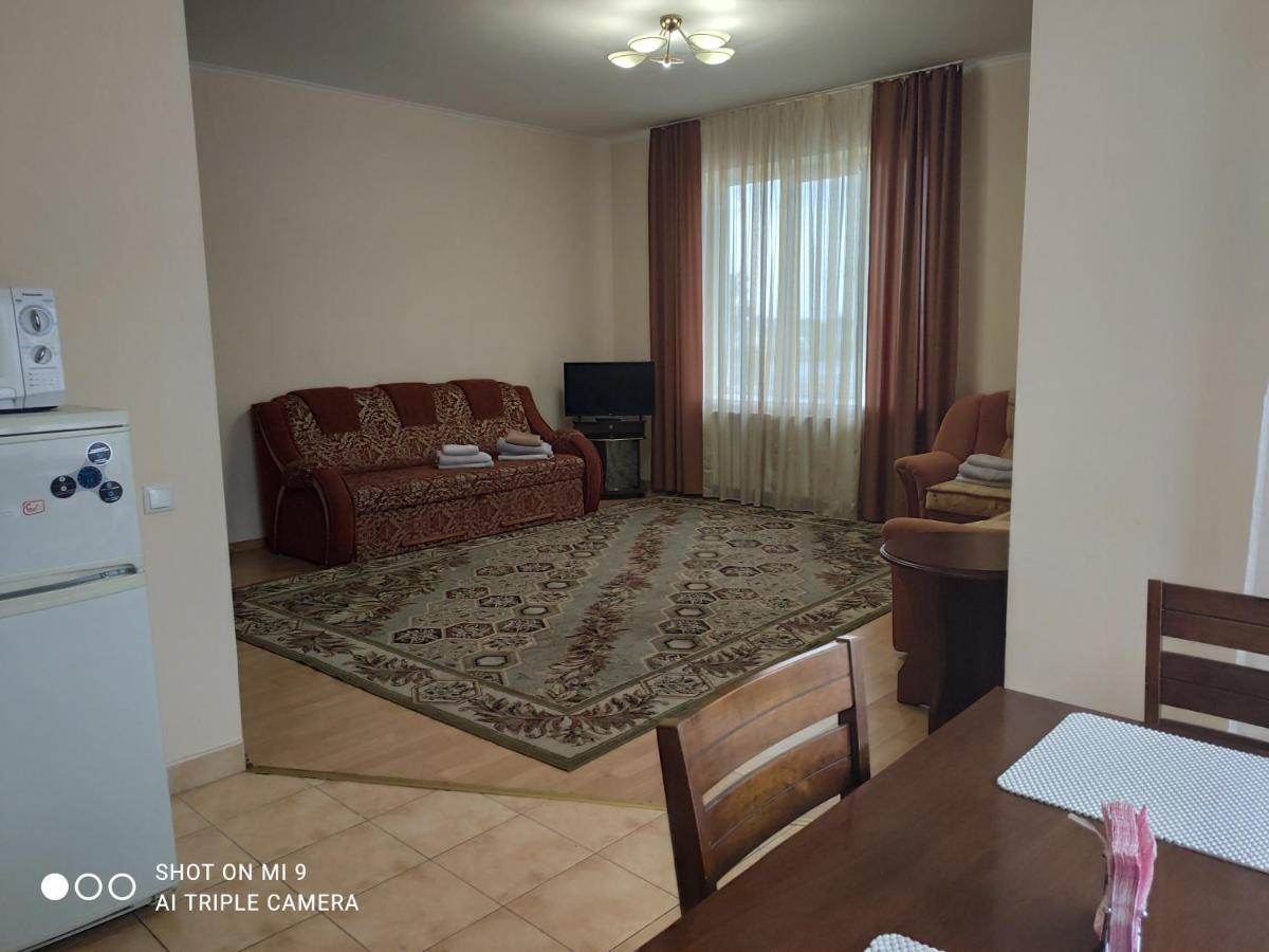 Apartments Domovik Просторная Квартира С Видом На Горы ムカチェヴォ エクステリア 写真