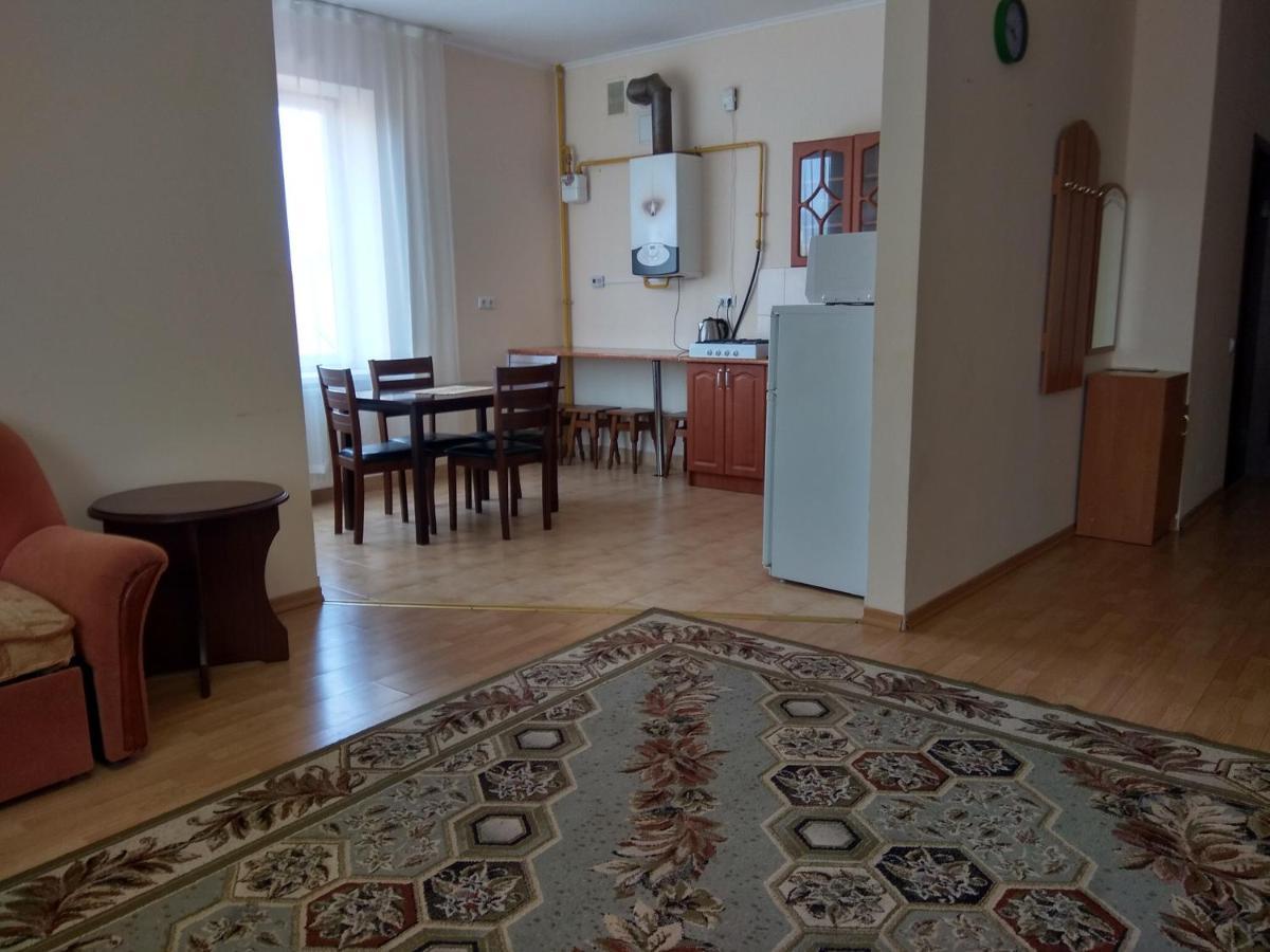 Apartments Domovik Просторная Квартира С Видом На Горы ムカチェヴォ エクステリア 写真